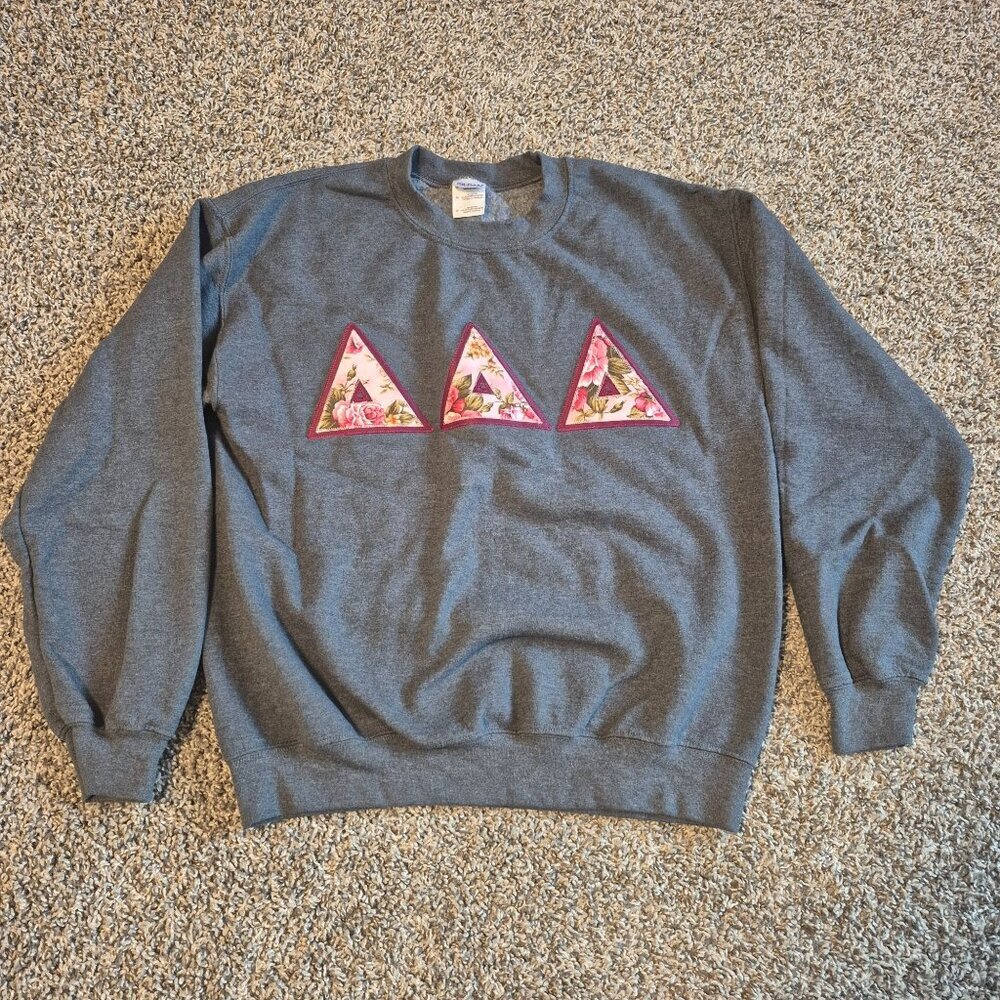 Tri Delta Stitched Crewneck Sweatshirt Floral Letters Greek Gray Gildan Medium